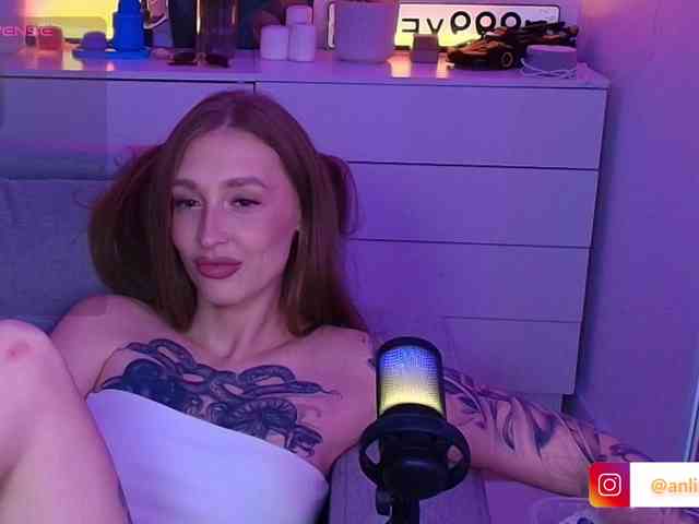 VibeLina webcam