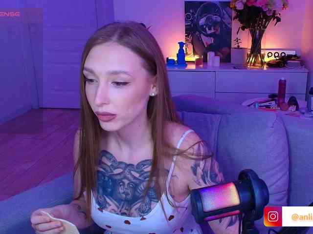 VibeLina webcam