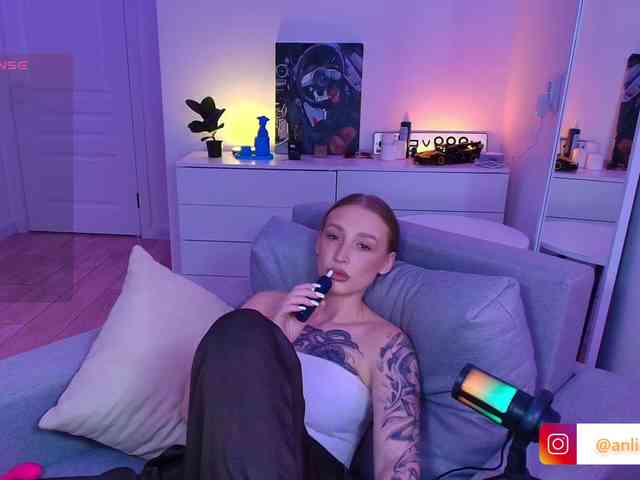 VibeLina webcam