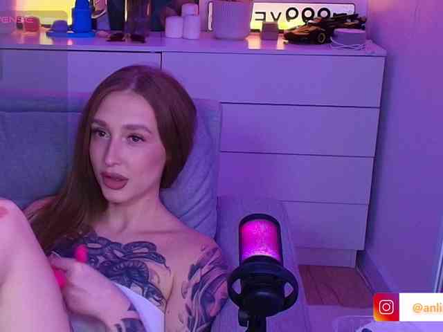 VibeLina webcam