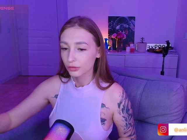 VibeLina webcam