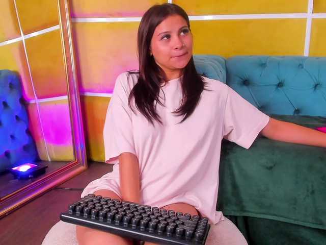 BellaStylezz live webcam show