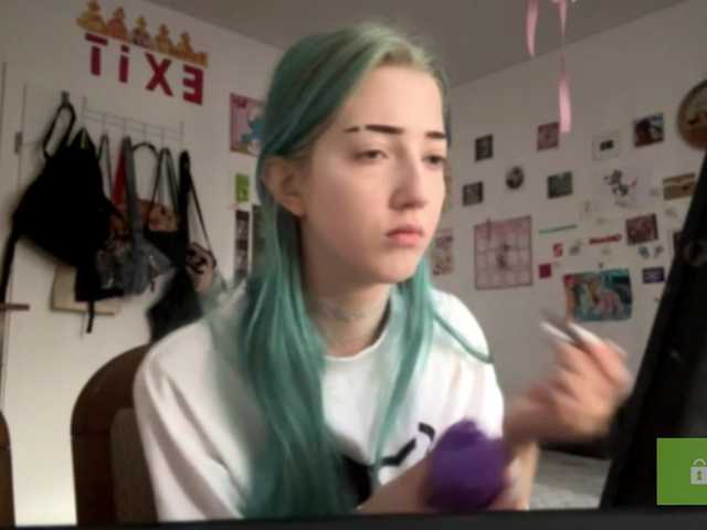 karolinawild live cam on BongaCams