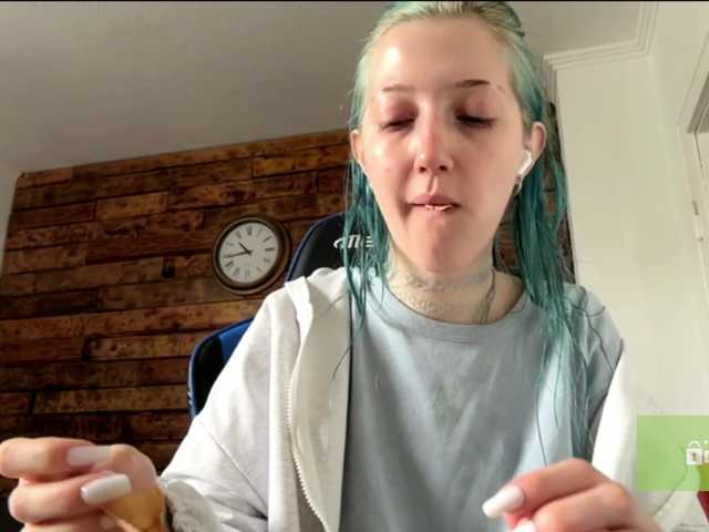 karolinawild live cam on BongaCams