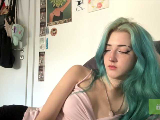 karolinawild live cam on BongaCams