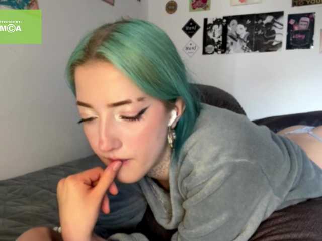 karolinawild live cam on BongaCams