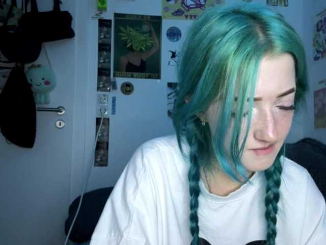 karolinawild live cam on BongaCams