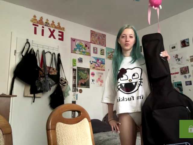 karolinawild live cam on BongaCams
