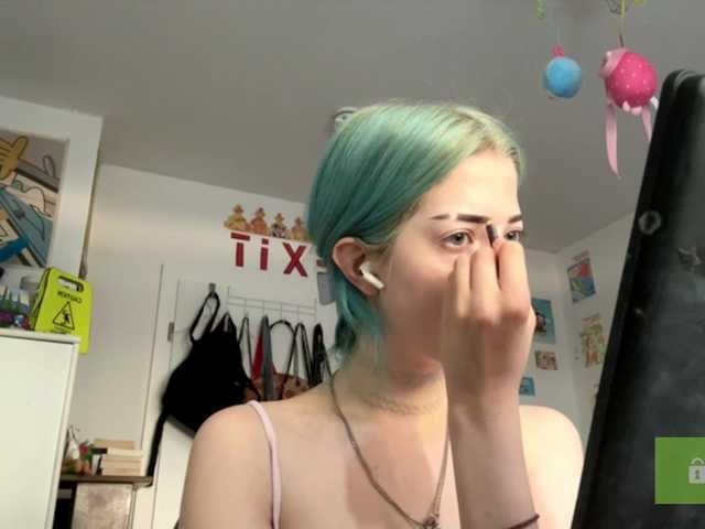 karolinawild live cam on BongaCams