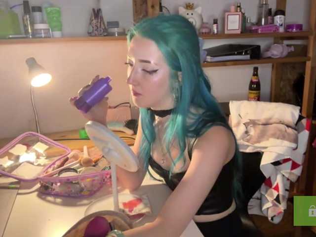 karolinawild live cam on BongaCams