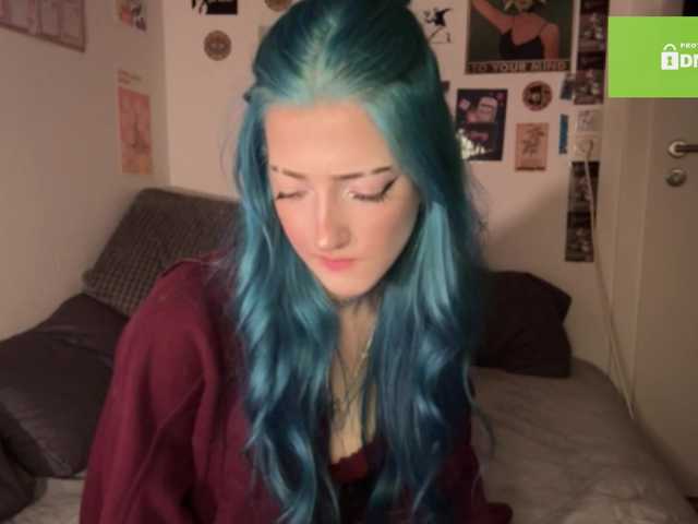 karolinawild live cam on BongaCams