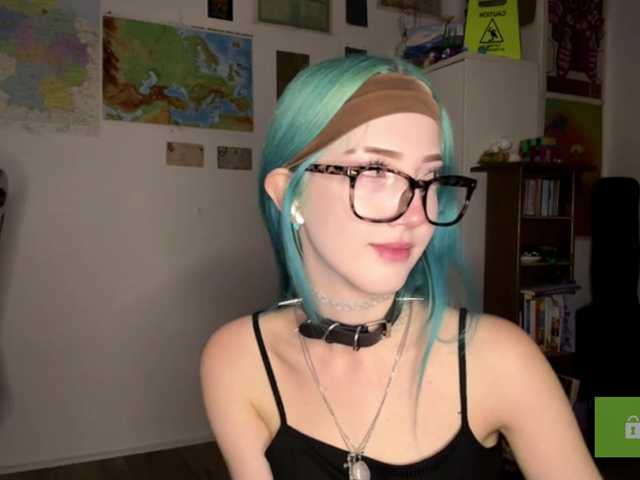 karolinawild live cam on BongaCams