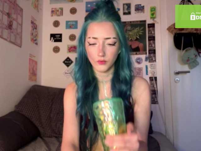 karolinawild live cam on BongaCams