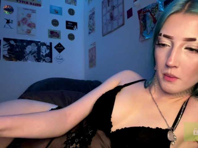 karolinawild live cam on BongaCams