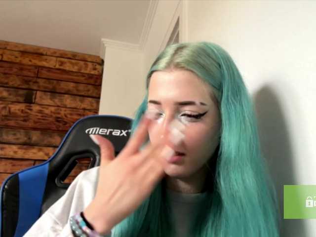 karolinawild live cam on BongaCams