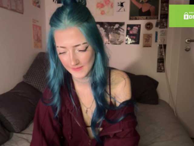 karolinawild live cam on BongaCams