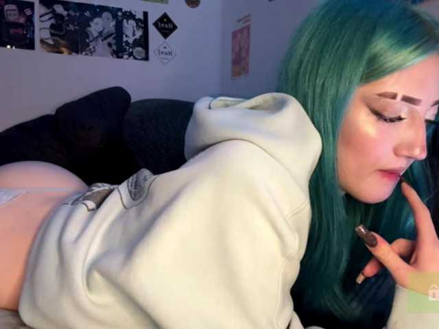 karolinawild live cam on BongaCams