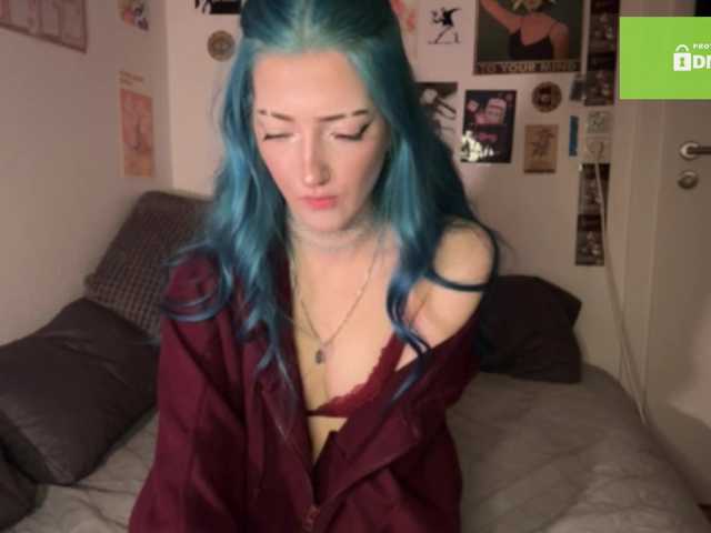 karolinawild live cam on BongaCams