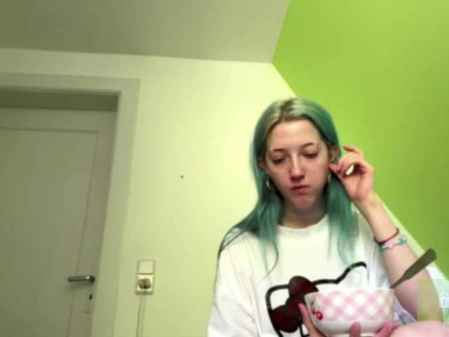 karolinawild live cam on BongaCams