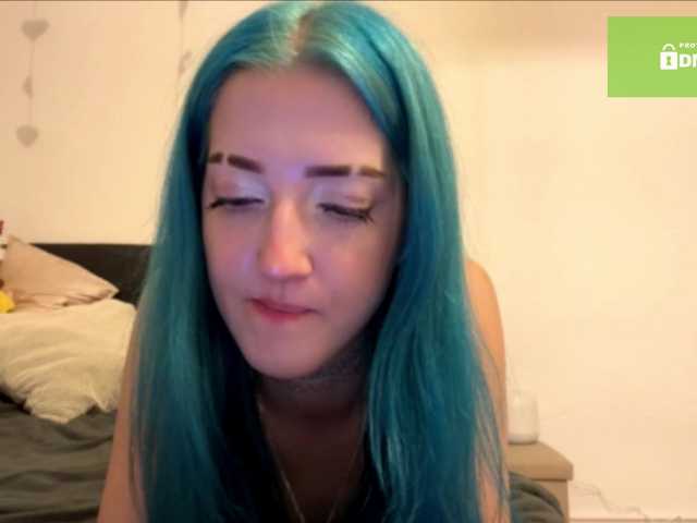 karolinawild live cam on BongaCams