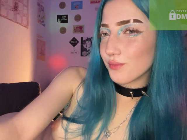karolinawild live cam on BongaCams
