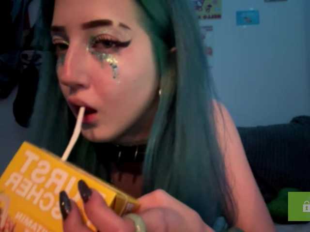 karolinawild live cam on BongaCams
