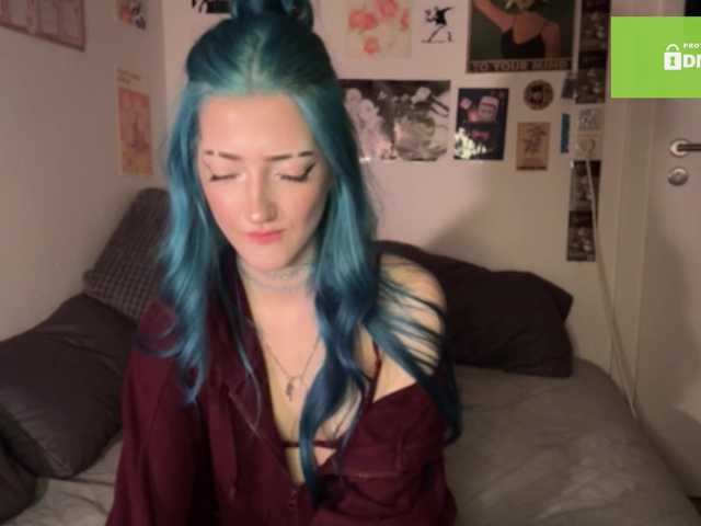 karolinawild live cam on BongaCams