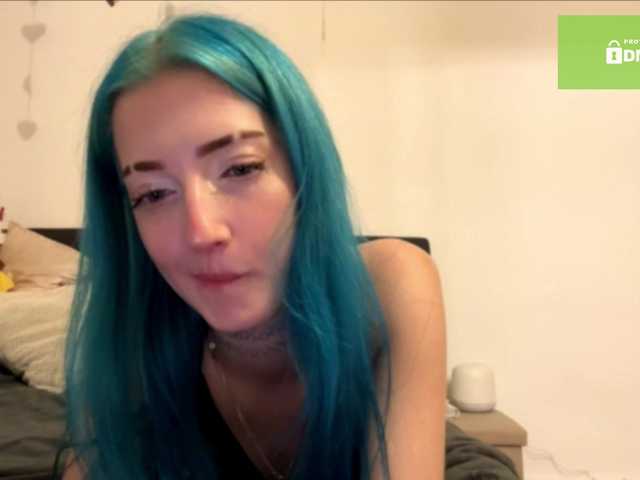 karolinawild live cam on BongaCams