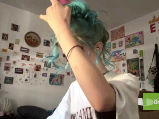karolinawild live cam on BongaCams