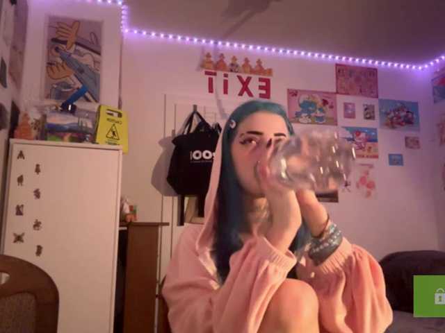 karolinawild live cam on BongaCams