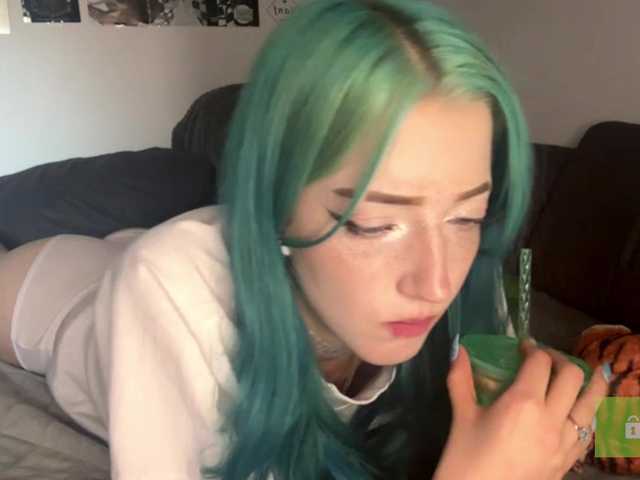karolinawild live cam on BongaCams