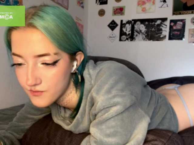 karolinawild live cam on BongaCams