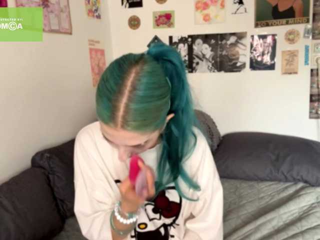 karolinawild live cam on BongaCams
