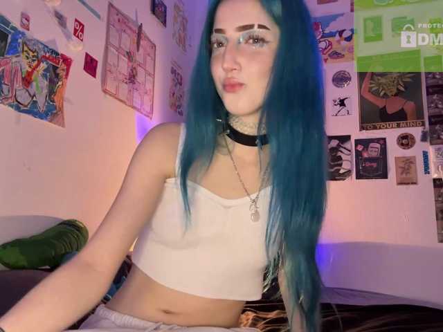 karolinawild live cam on BongaCams