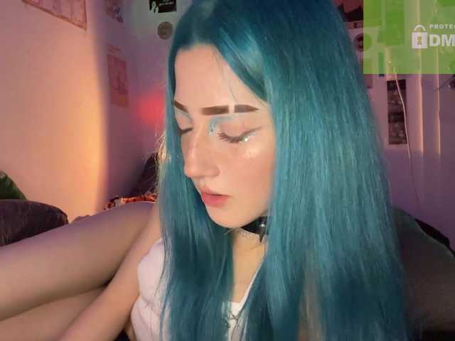 karolinawild live cam on BongaCams