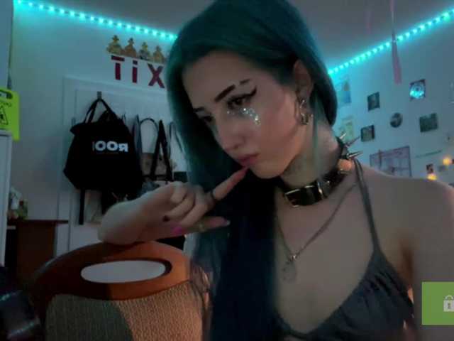karolinawild live cam on BongaCams