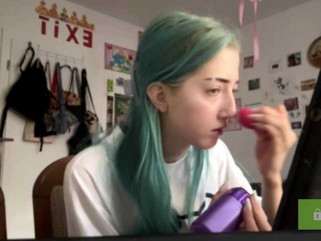 karolinawild live cam on BongaCams
