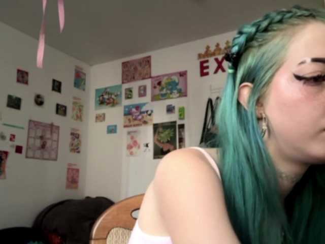 karolinawild live cam on BongaCams