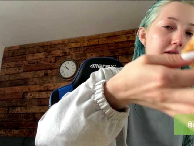 karolinawild live cam on BongaCams