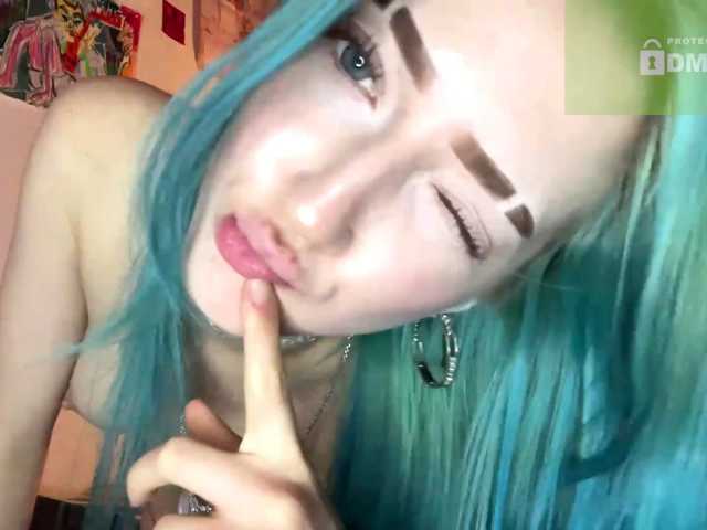 karolinawild live cam on BongaCams