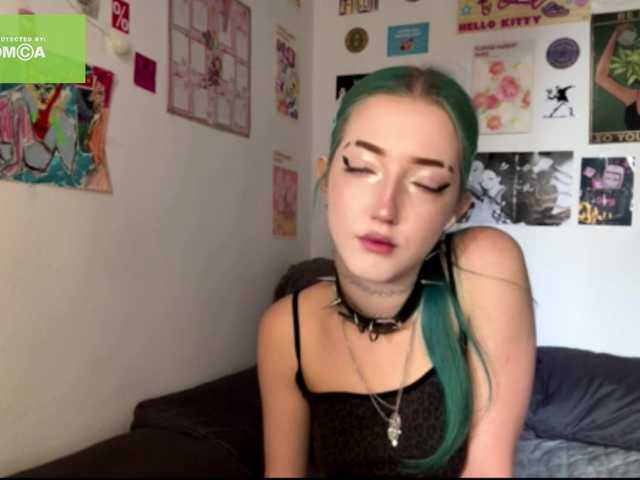 karolinawild live cam on BongaCams