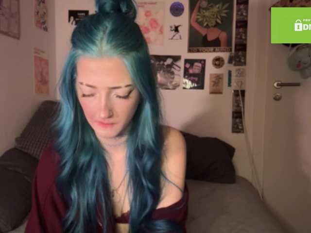 karolinawild live cam on BongaCams