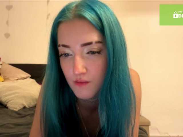 karolinawild live cam on BongaCams