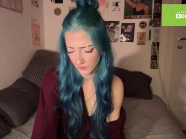 karolinawild live cam on BongaCams