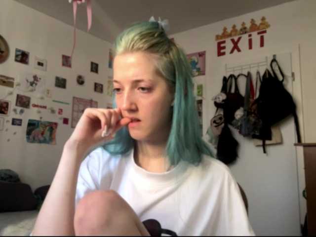 karolinawild live cam on BongaCams