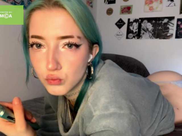 karolinawild live cam on BongaCams