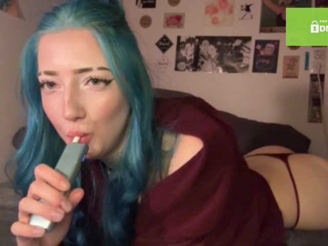 karolinawild live cam on BongaCams