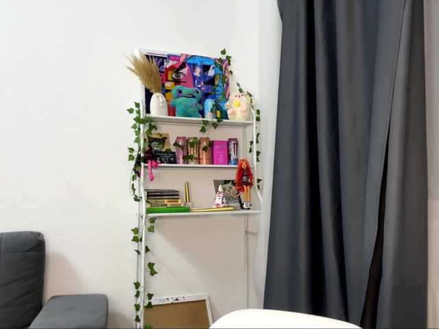 PhiaMoon live webcam show