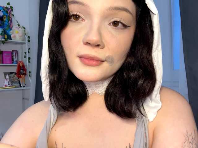 PhiaMoon live cam on BongaCams