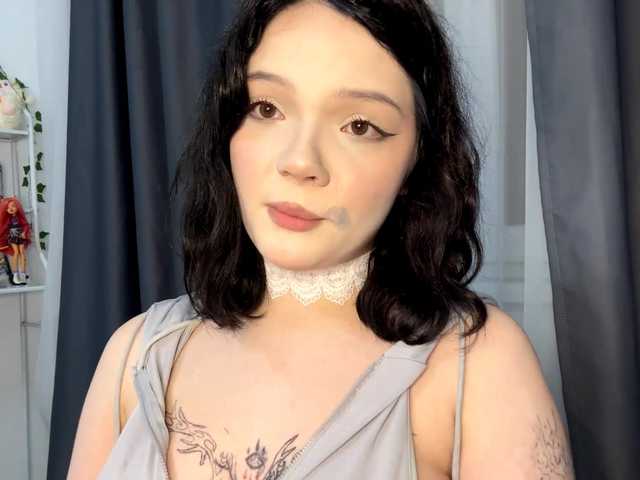 PhiaMoon live webcam show